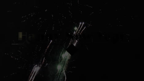 animación de texto de feliz año nuevo de oro brillante con fuegos artificiales sobre fondo negro