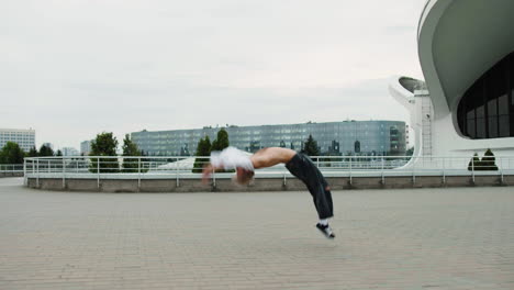 persona que hace acrobacias