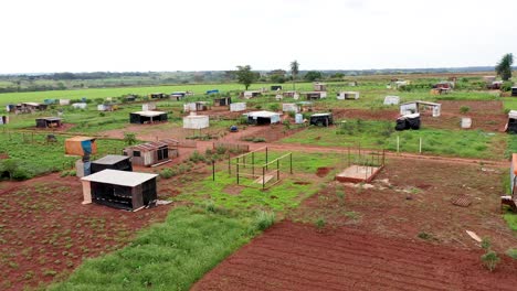 Sandovalina,-São-Paulo,-Brasilien---Lager,-Zelthütten,-In-Denen-Mitglieder-Der-Sem-Terra---Fnl---Nationale-Front-Für-Den-Feld--Und-Stadtkampf-Untergebracht-Sind