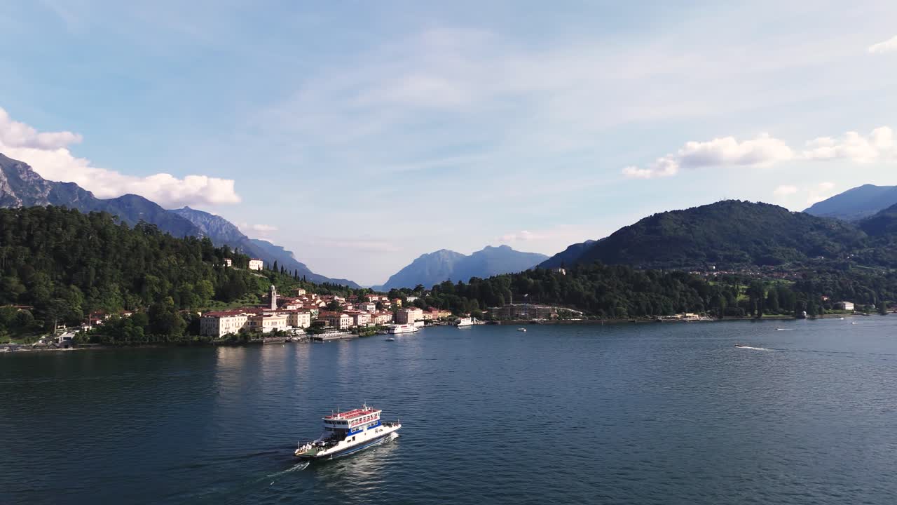 Ferry in Lake Como heading towards Bellagio