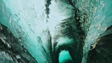 Panoramic-shot-inside-the-Katla-ice-caves-near-Vik,-Southern-Iceland