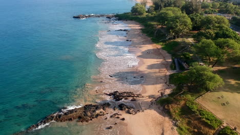 Aerial-footage-of-Kamaole-III-beach-park-in-the-morning-from-the-south-side