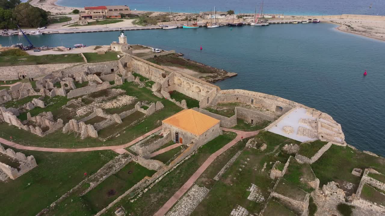 Veduta aerea diurna di Agia Mavra vicino al mare, Lefkada, Grecia