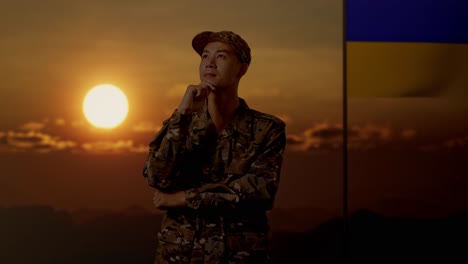 soldado ucraniano al atardecer