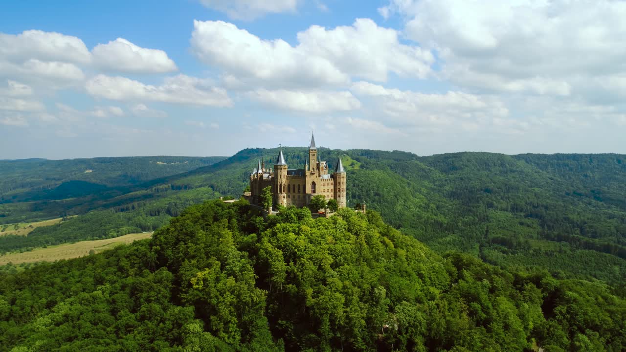 Castello di Hohenzollern, Germania. Voli aerei con drone FPV.