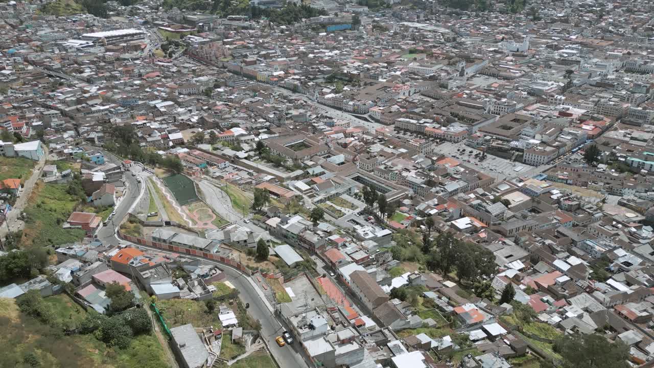 Splendida vista aerea dalla collina di El Panecillo, Quito, Ecuador.