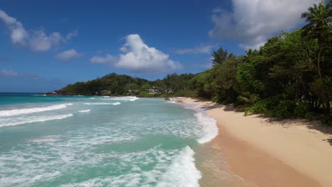 Fantastische-Aufnahmen-Vom-Strand-Grand-Anse-Auf-Den-Seychellen