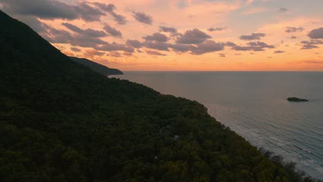 Puesta-De-Sol-épica-En-La-Selva-Tropical-De-Daintree-De-La-Tribulación-Del-Cabo-Tropical