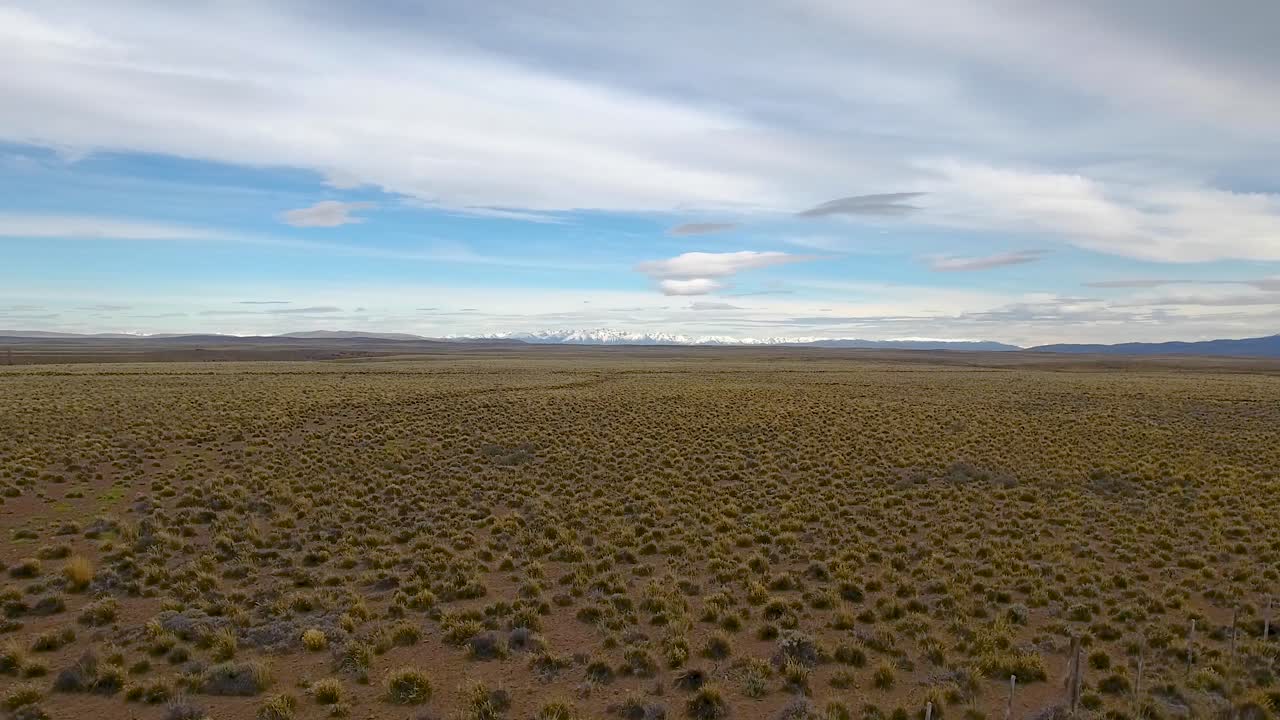 광대한 파타고니아 풍경과 볼슨 아르헨티나 근처의 안데스 산맥의 아름다운 공중