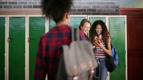 los días de secundaria son días felices.