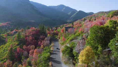 seguimiento hacia adelante en la conducción de vehículos en scenic drive alpine scenic loop en american fork canyon