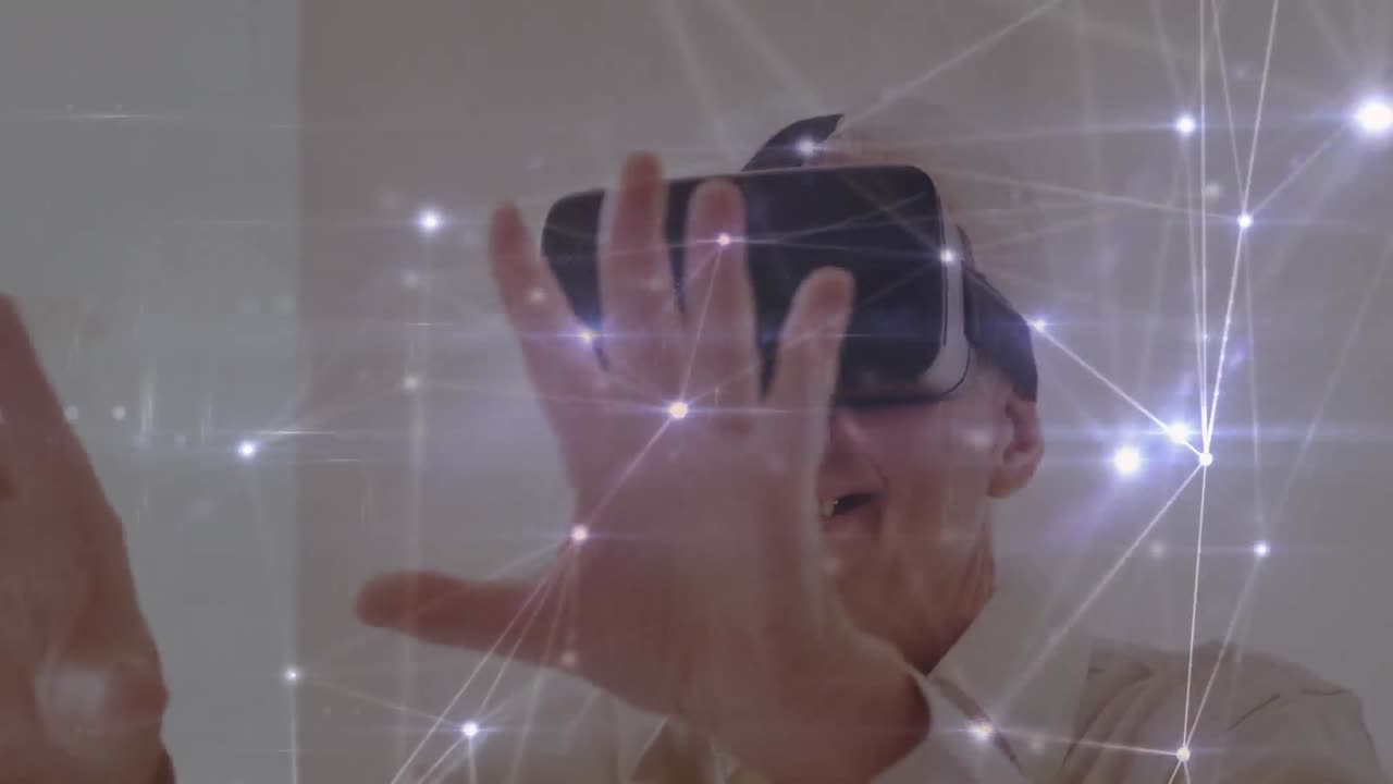 animación de la red de conexiones a través de un hombre de negocios usando auriculares vr