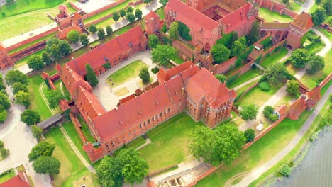 Aerial-view-of-Castle-of-the-Teutonic-Order-in-Malbork,-Malbork-,-largest-by-land-in-the-world,-UNESCO-World-Heritage-Site,-Poland