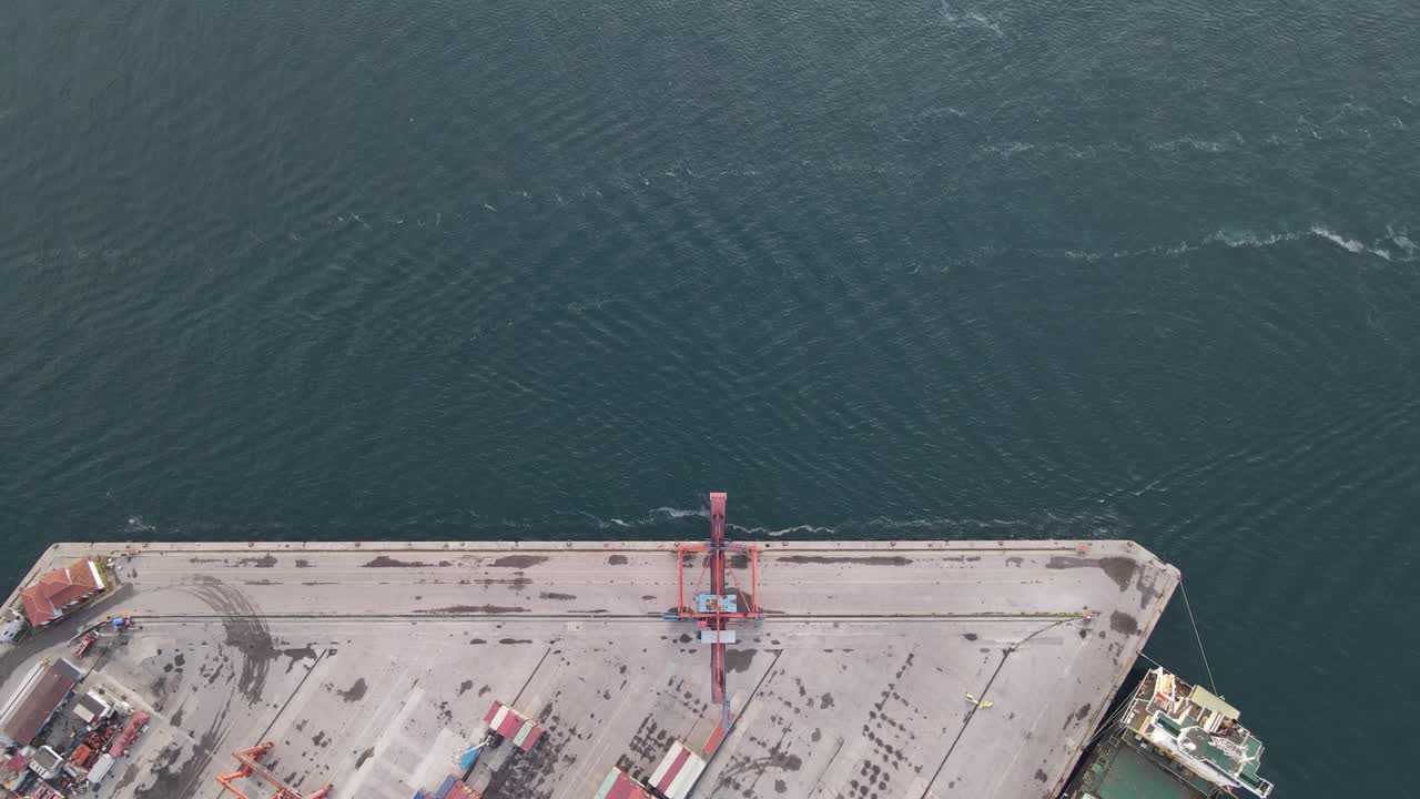 el video del drone del puerto de harem es de uskudar, estambul, turquía.