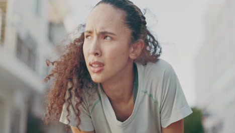 Mujer-Cansada,-Cara-O-Descanso-Físico-En-El-Entrenamiento-De-La-Ciudad