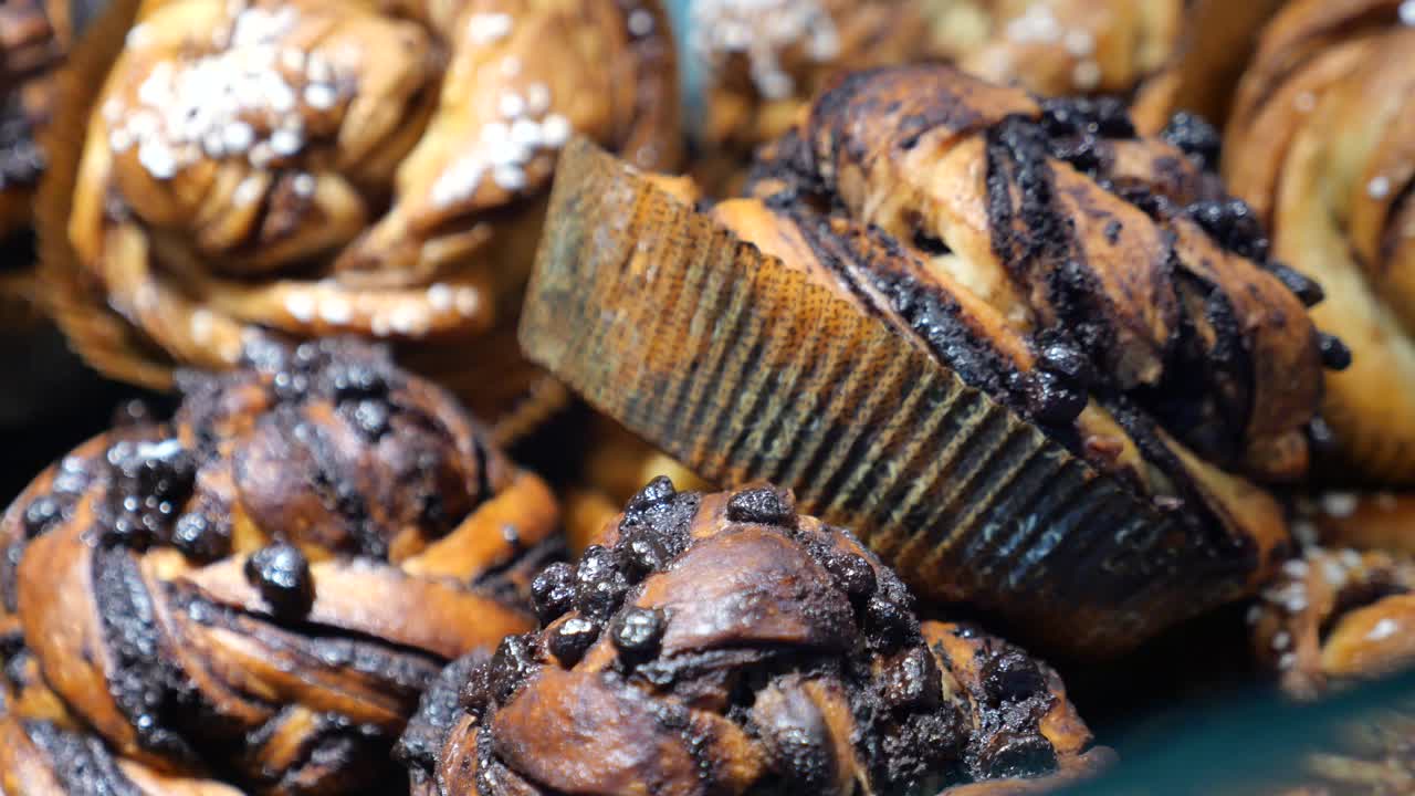 초콜릿과 간장 롤의 클로즈업