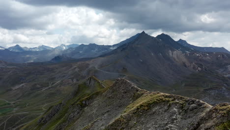 Drone-mountain-view-around-Tignes,-flying-over-a-ridge