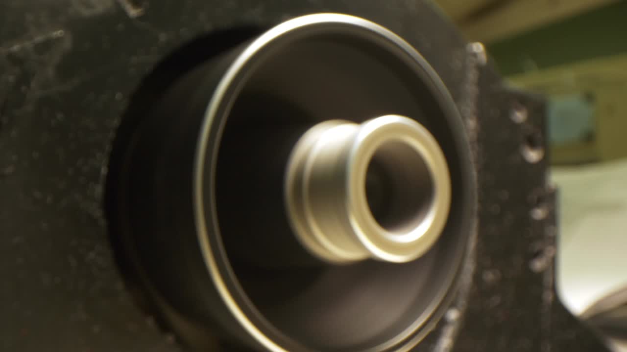 워크에서 자동화 된 기계 도구의 회전 둥근 세부 사항