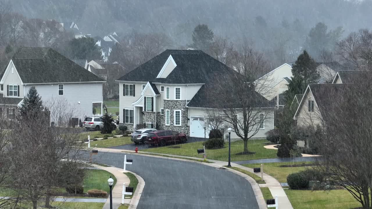 이웃 거리 위 에서 공중 에서  을 다