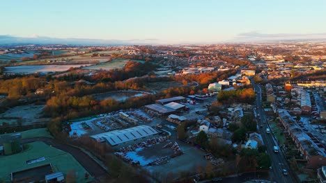 el amanecer en una mañana de invierno muy fría en yorkshire, reino unido