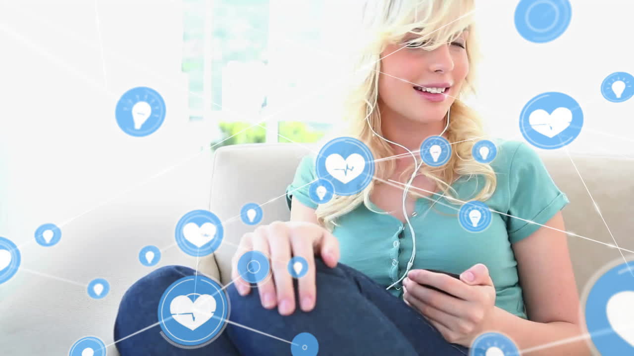 animación de una red de conexiones con iconos sobre una mujer caucásica usando un teléfono inteligente