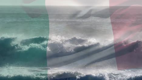 Animación-De-La-Bandera-De-Italia-Ondeando-Sobre-El-Paisaje-Marino-De-La-Playa.