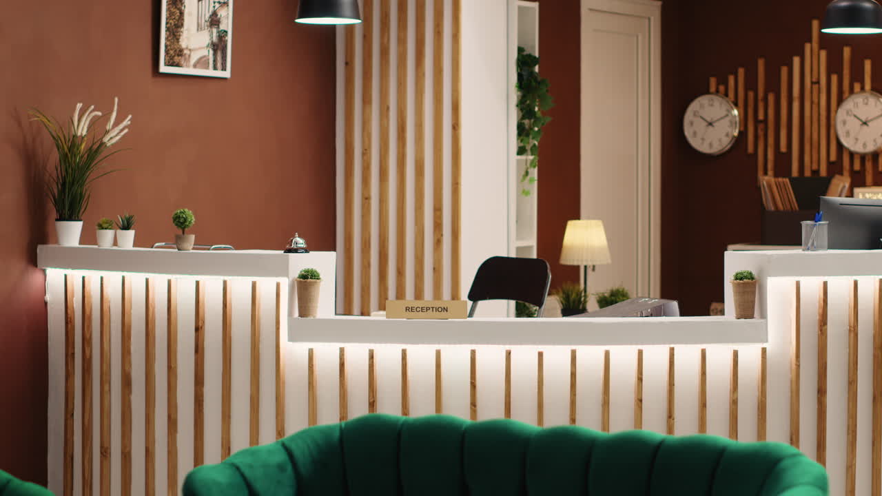 Interni dell'accogliente hall di un hotel