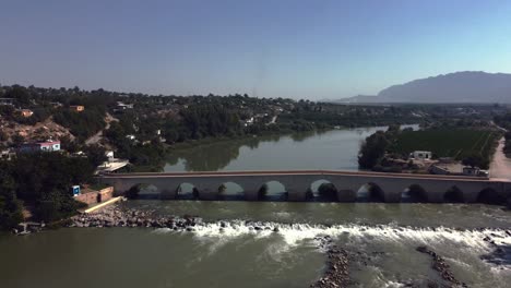 Luftaufnahme-Der-Türkischen-Geschichte-In-Adana-–-Römisches-Erbe-In-Adana:-Misis-Brücke-Stockvideo