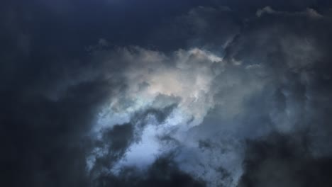 4k time-lapse de dramáticas nubes de tormenta