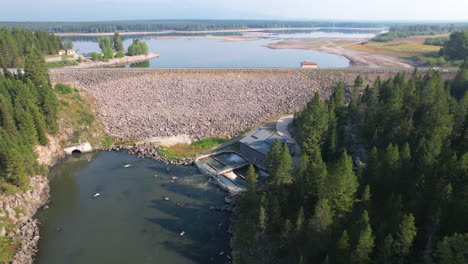 Beautiful-aerial-view-of-a-dam-and-lake-in-Island-park-Idaho