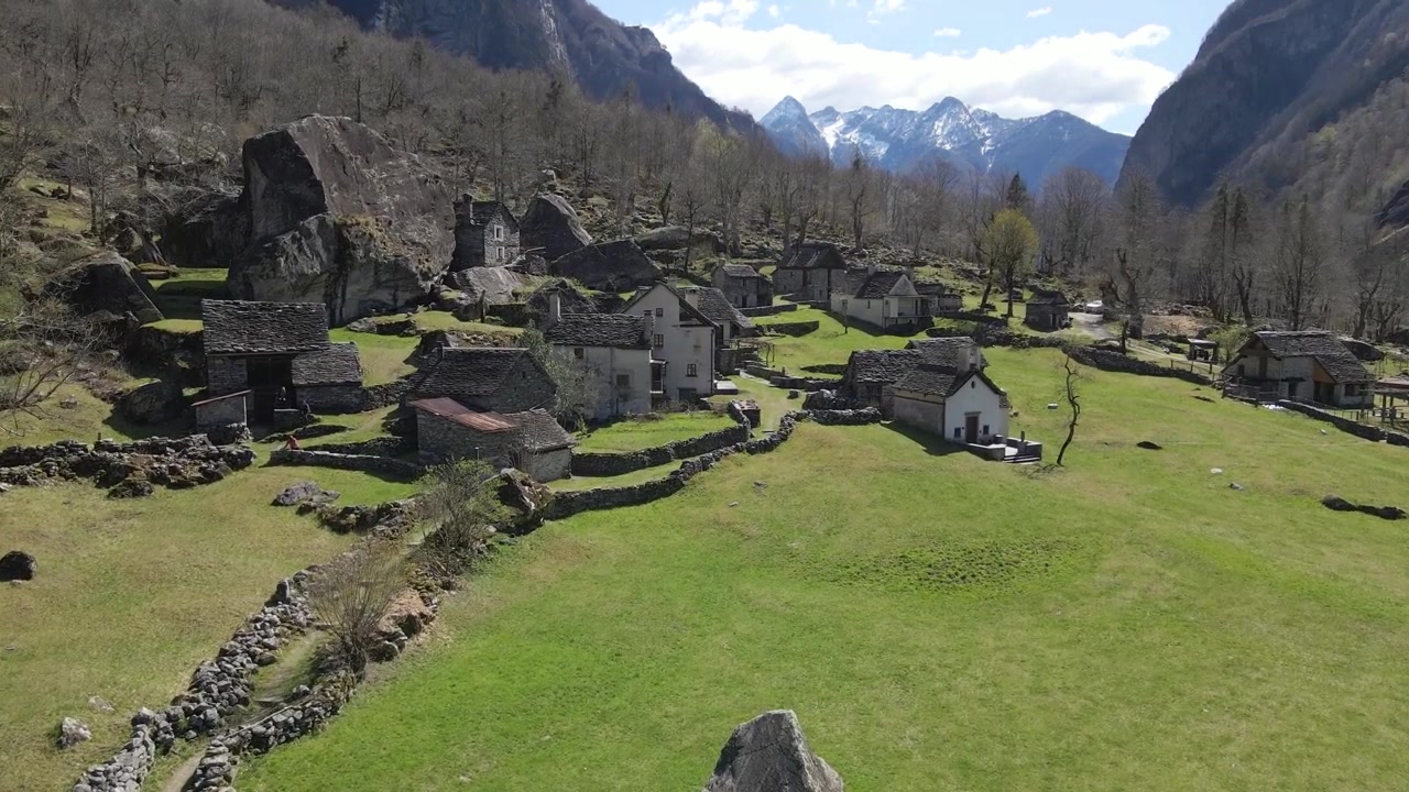 Nagranie z drona z Sabbione, Cevio, Ticino, Szwajcaria