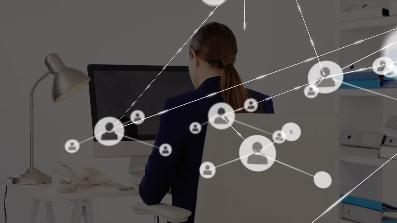 animación de perfiles conectados con líneas sobre la vista trasera de una mujer de negocios caucásica hablando por teléfono.