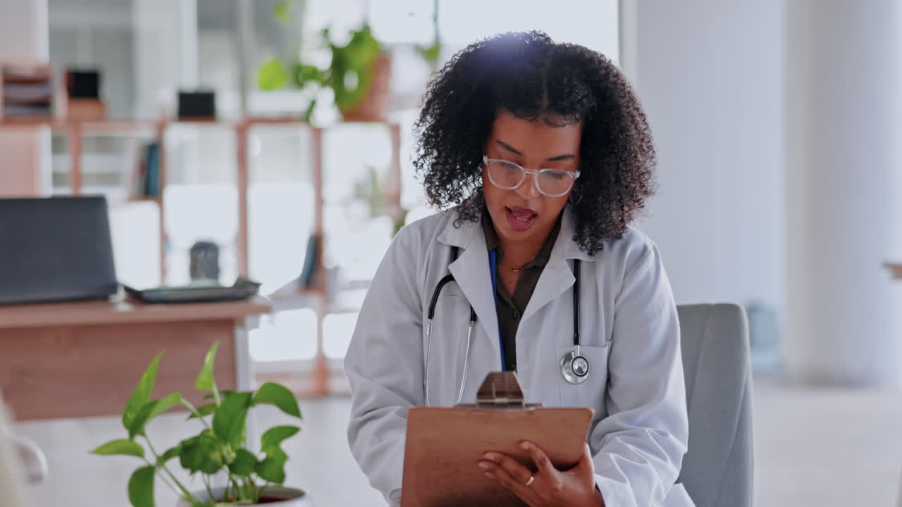 Donna, consulto medico
