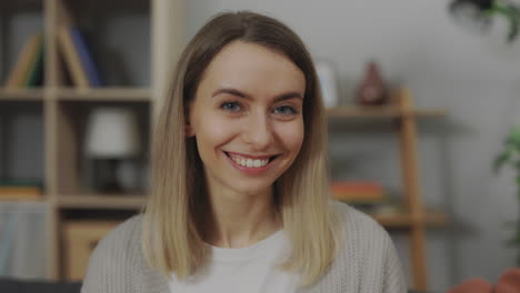 retrato de una mujer sonriente