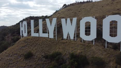 美國洛杉磯的好萊標誌 (hollywood sign),是美國加州最著名的標誌