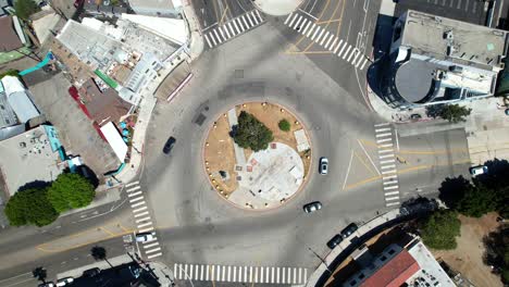 Kinney-Plaza,-Von-Oben-Nach-Unten-Luftaufnahme-Kreisverkehr-Kreuzung-In-Venedig