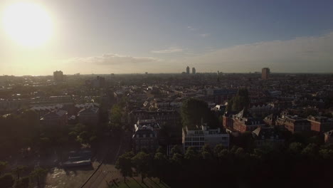 Volando-Sobre-Calles-Y-Casas-De-Amsterdam