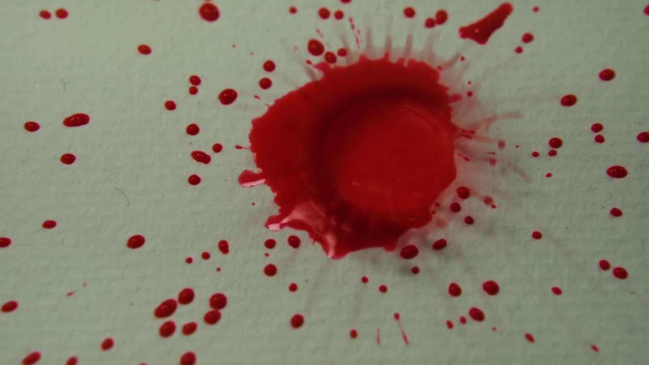 gotas de tinta roja y salpicaduras en papel creando textura de sangre, obras de arte abstractas