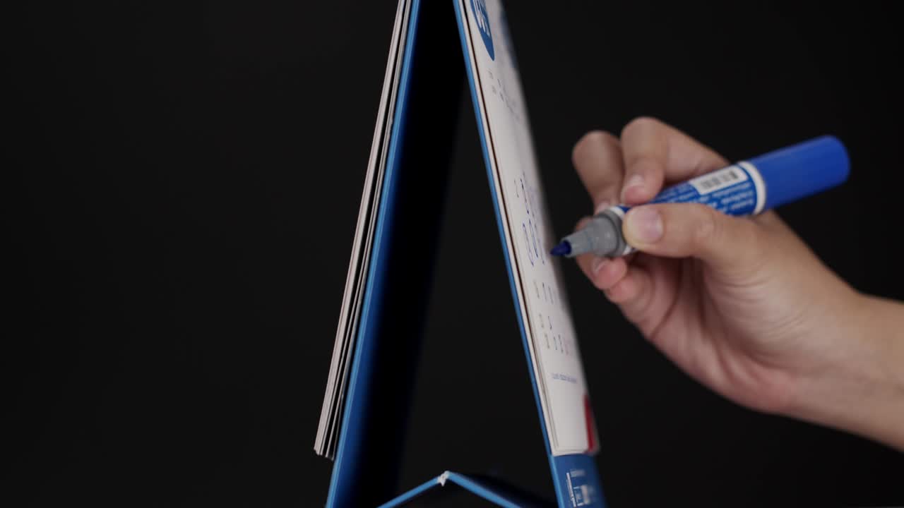 fija la fecha en el calendario.