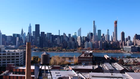 vista aérea de hunter&#39;s point sur en la ciudad de long island más allá del río este en un día soleado desde lenox hill en la ciudad de nueva york, estados unidos