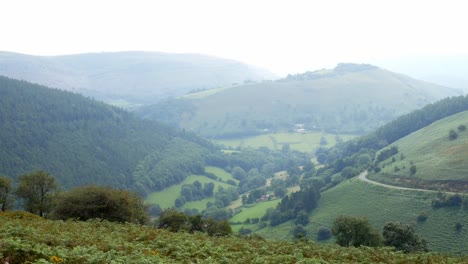 Nebligen-Morgen-Bergtal-Landschaft-Blick-über-Ländliche-Malerische-Wanderlandschaft-Nationalpark