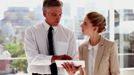 Business-people-working-on-a-tablet