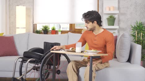 Teenager-in-a-wheelchair-is-eating.