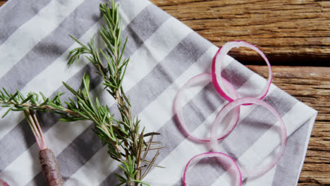 Carrots,-rosemary-and-onion-rings-on-napkin-4k