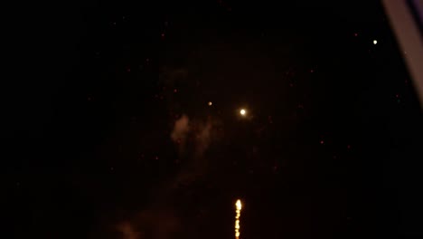 4k fuegos artificiales de la víspera de año nuevo celebración de fuegos artificios de fondo