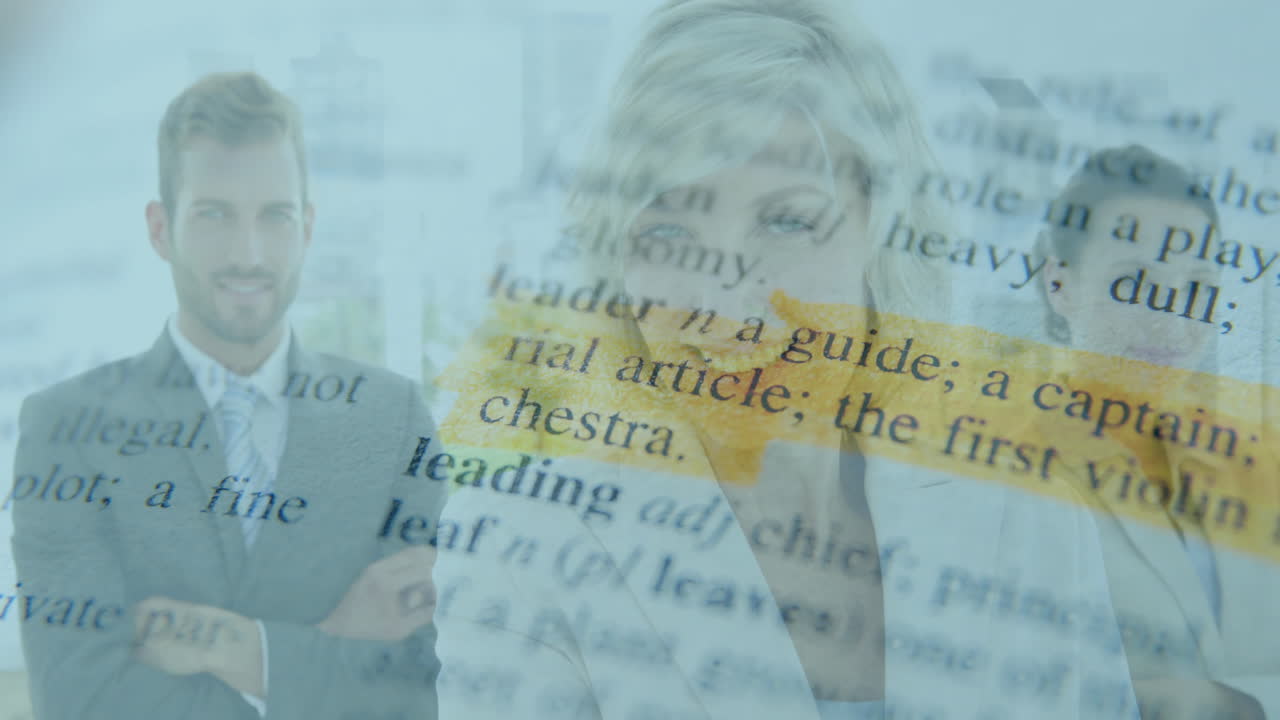 анимирование выделенного текста словаря над деловыми людьми, работающими в офисе