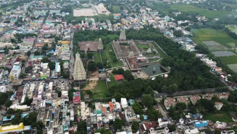 vista de pájaro del templo sri kanchi kamakshi amman en kanchipuram, tamil nadu