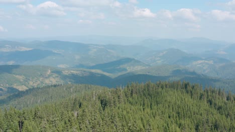 Toma-Aérea-De-La-Montaña-Golija-En-La-Cordillera-Dinarica-En-El-Suroeste-De-Serbia