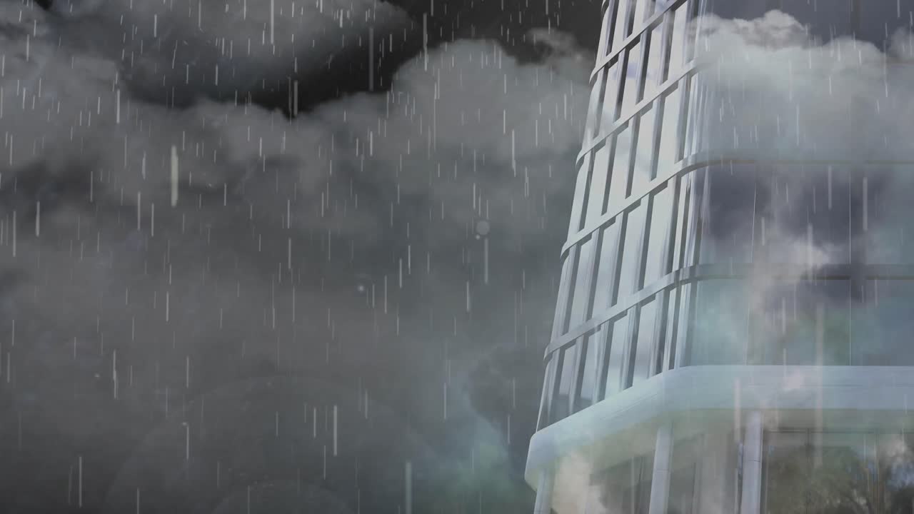 하늘의 어두운 구름에 맞서 높은 건물 위에 비가 내리고 천둥이 떨어집니다.