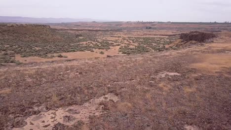 Flyover-Scablands-sagebrush-plateau-and-over-tall-rock-column-cliffs